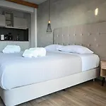 Ξενοδοχείο με διαμερίσματα Komody 3*
