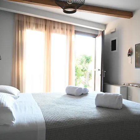 Apartahotel Komody Delfos