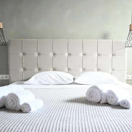 Komody Aparthotel Delphi