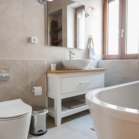 Komody Apartahotel Delfos