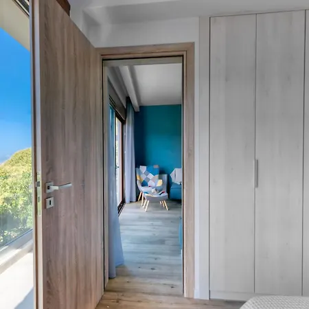 Komody Aparthotel Delphi