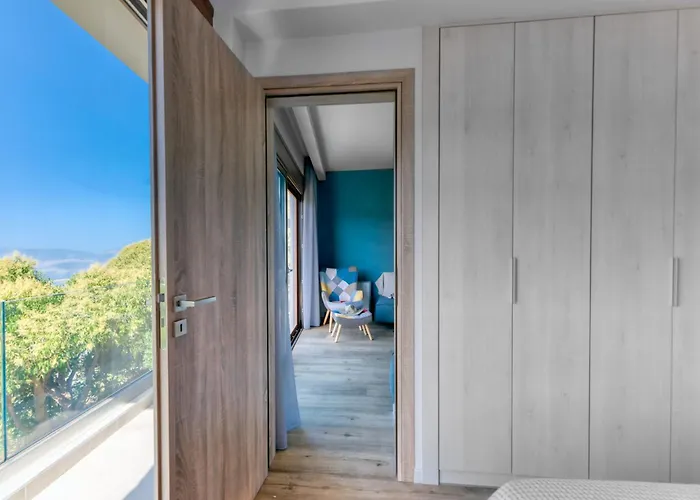 Komody Aparthotel Delphi