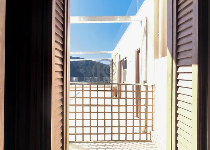 Aparthotel Komody Delphi