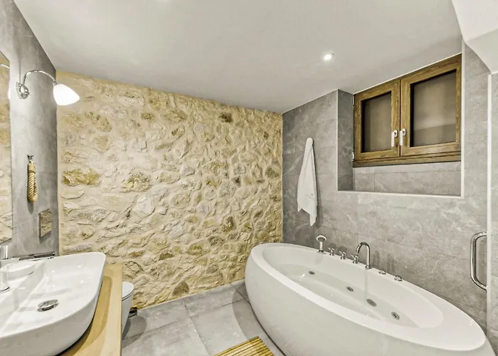 Aparthotel Komody Delphi